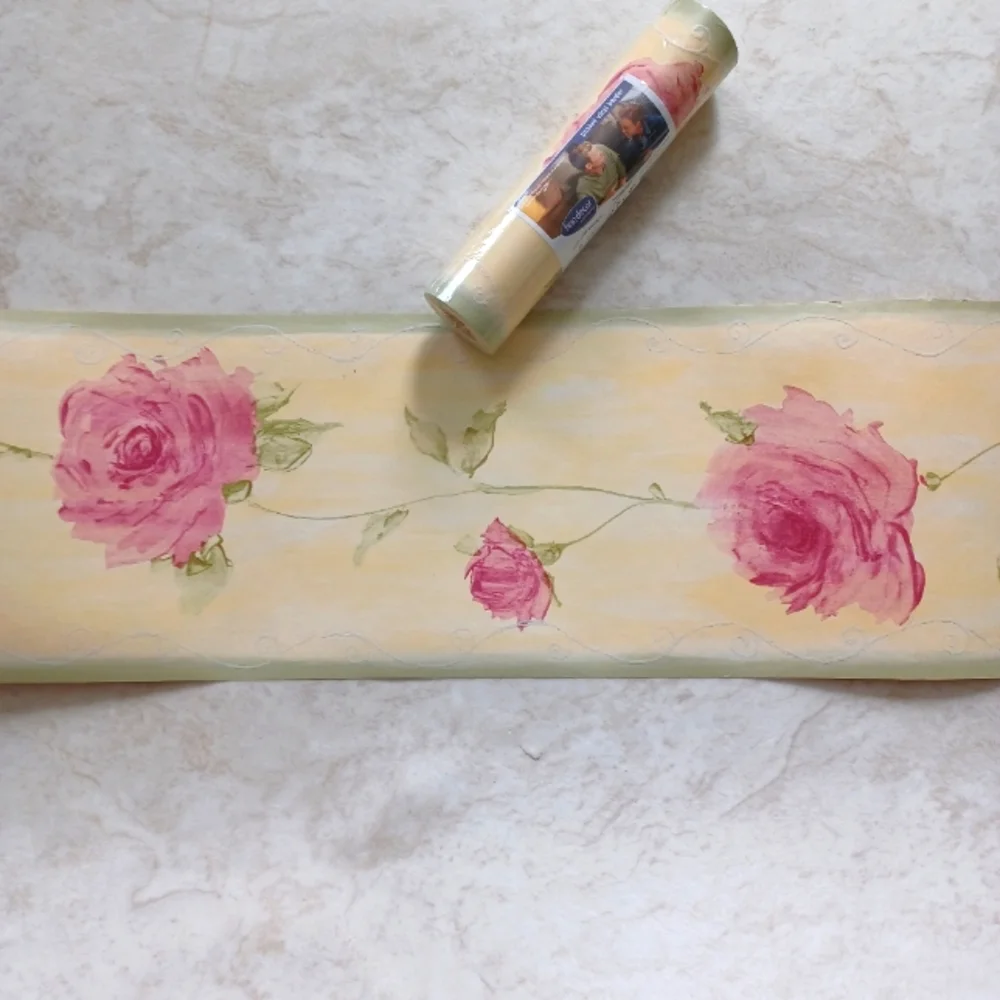 Wallpaper Border Rose's on Yellow Background